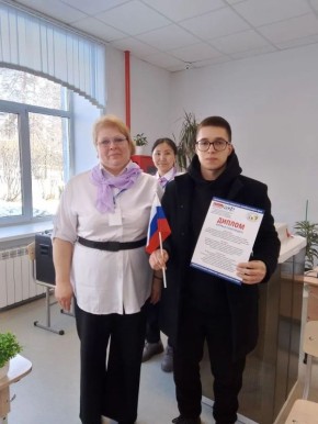 Молодежь выбирает: на участке №204 проголосовал впервые голосующий избиратель