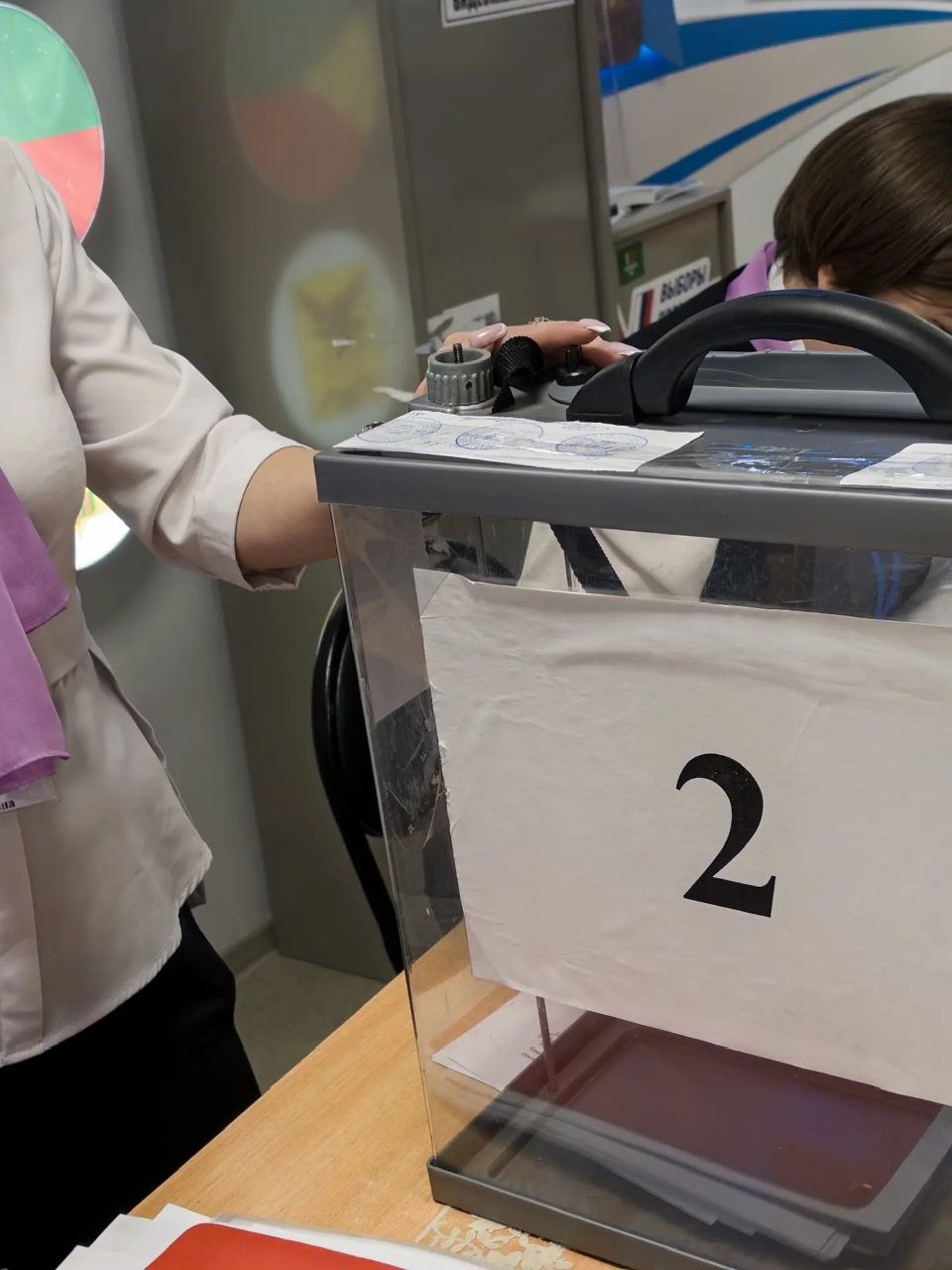 В Гагаринском округе продолжается второй день голосования В Гагаринском округе продолжается второй день голосования