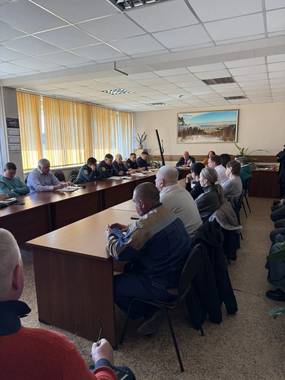 В администрации Центрального района Читы состоялось совещание с участием главы администрации района Игоря Калмыкова, председателей дачных кооперативов, а также представителей ведомств: В администрации Центрального района Читы состоялось совещание с участием главы администрации района Игоря Калмыкова, председателей дачных кооперативов, а также представителей ведомств: