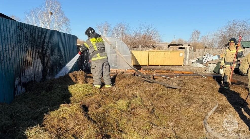Наказал сам себя: У жителя Агинского сгорело сено из-за непотушенной золы