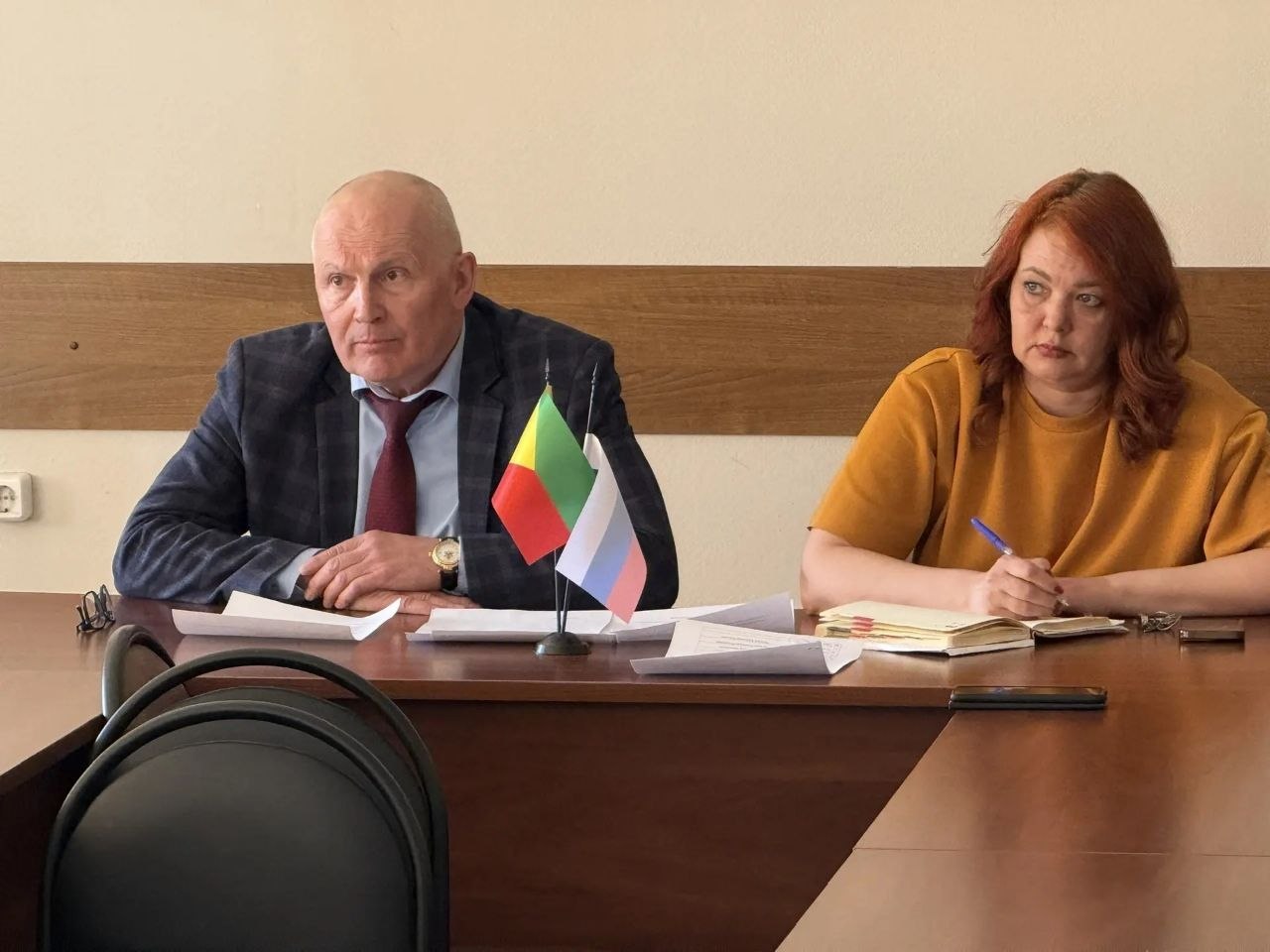 В администрации Центрального района Читы состоялось совещание с участием главы администрации района Игоря Калмыкова, председателей дачных кооперативов, а также представителей ведомств: