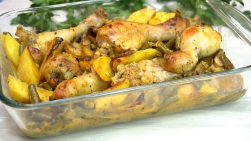 Кулинарные будни: простая и вкусная запеченная курица с овощами