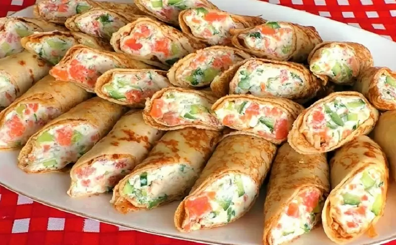 Изысканные блинчики на Масленицу: как порадовать близких необычной начинкой