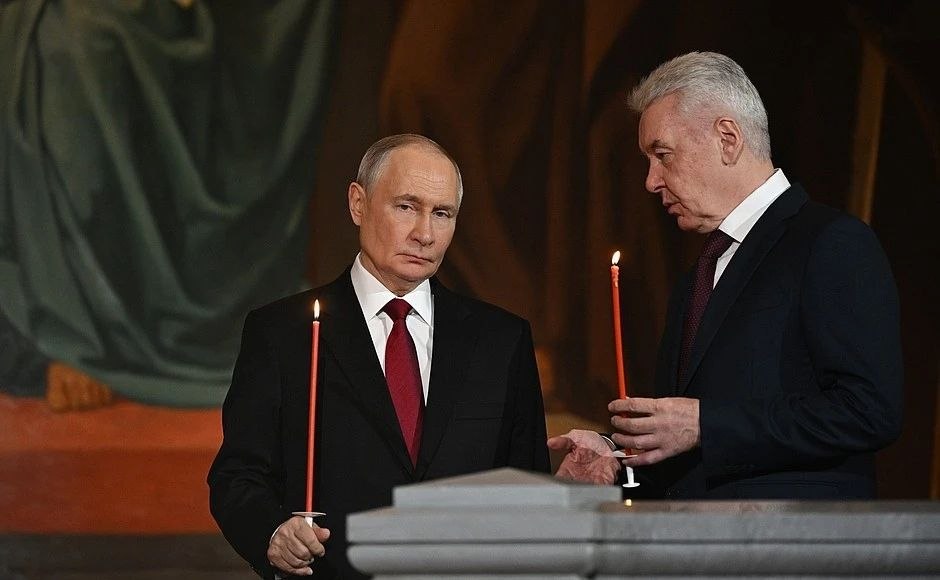 Владимир Путин поздравил со Светлым Христовым Воскресением православных христиан и всех жителей России, отмечающих Пасху