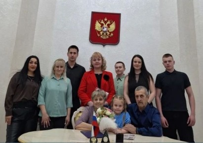 Служебный рейс, изменивший жизнь: золотая история семьи Маринич