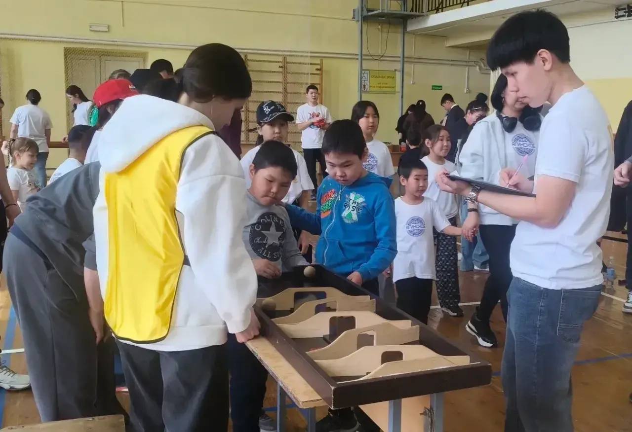 Забайкальцы выиграли оборочные соревнования по волейболу «Серебряный мяч» в Биробиджане Забайкальцы выиграли оборочные соревнования по волейболу «Серебряный мяч» в Биробиджане