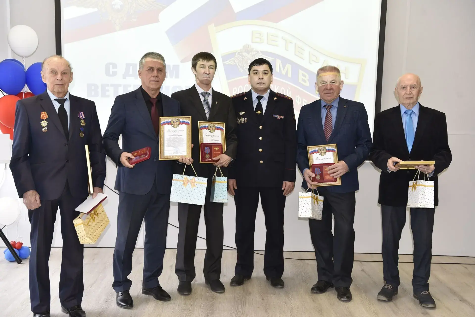 Их знают и помнят в Смоленке, Засопке, Атамановке: в Читинском округе чествовали ветеранов милиции Их знают и помнят в Смоленке, Засопке, Атамановке: в Читинском округе чествовали ветеранов милиции