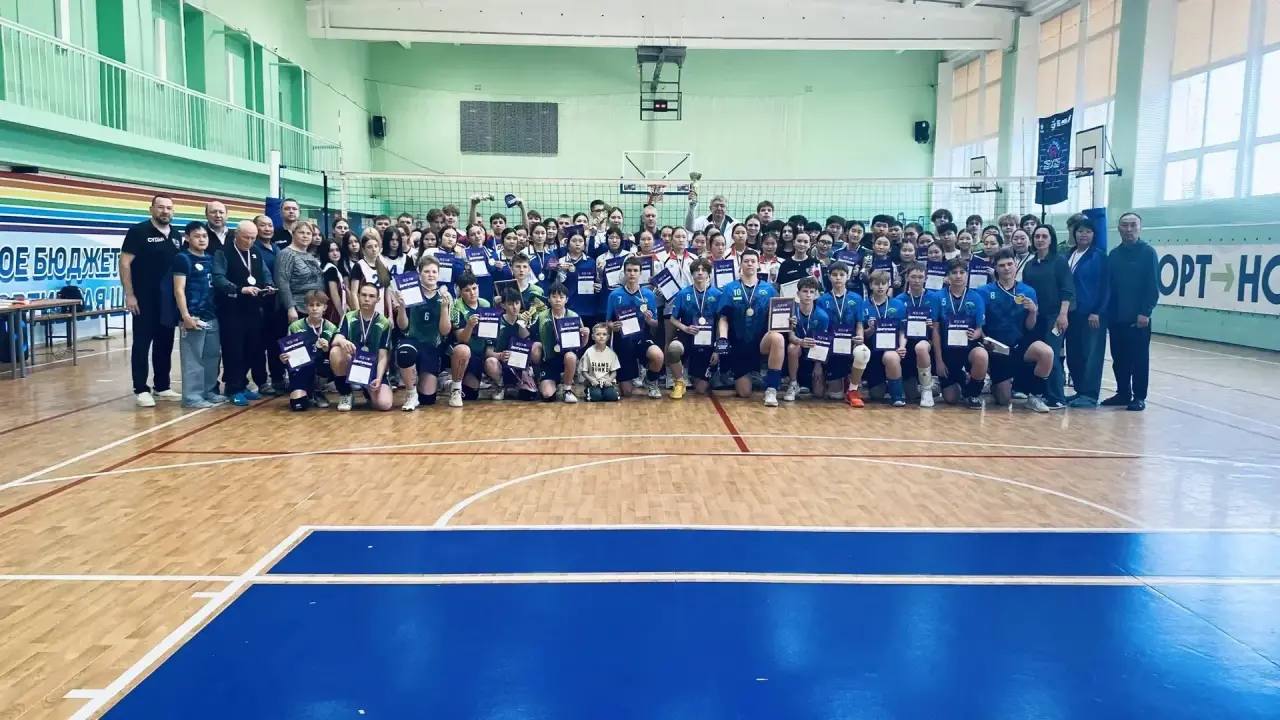 Забайкальцы выиграли оборочные соревнования по волейболу «Серебряный мяч» в Биробиджане Забайкальцы выиграли оборочные соревнования по волейболу «Серебряный мяч» в Биробиджане