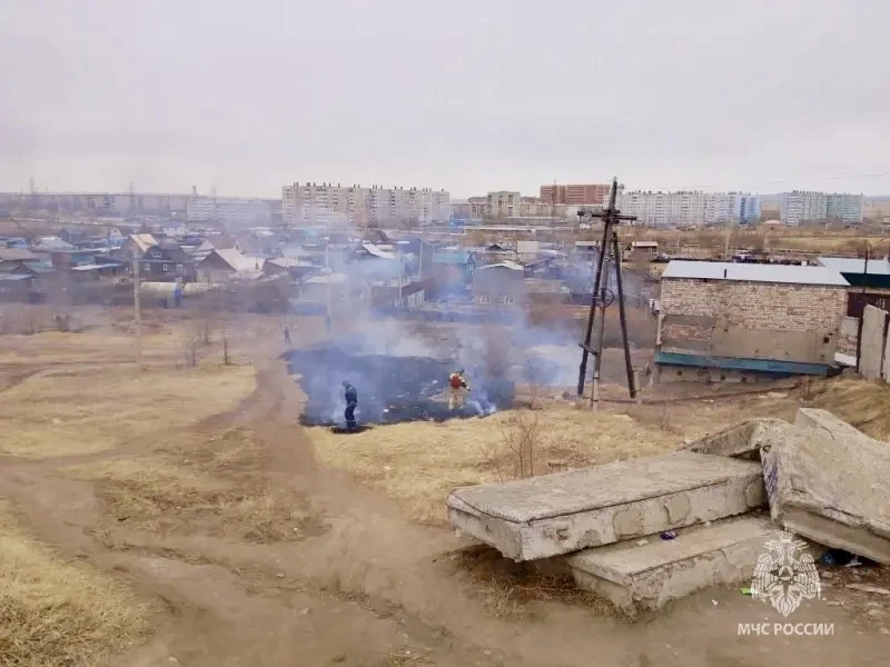 Спички – не игрушка!. Житель Песчанки, устраивавший неделю назад поджоги мусора на улице Юности, снова отличился: на сей раз по его вине загорелось два бесхозных гаража Спички – не игрушка!. Житель Песчанки, устраивавший неделю назад поджоги мусора на улице Юности, снова отличился: на сей раз по его вине загорелось два бесхозных гаража