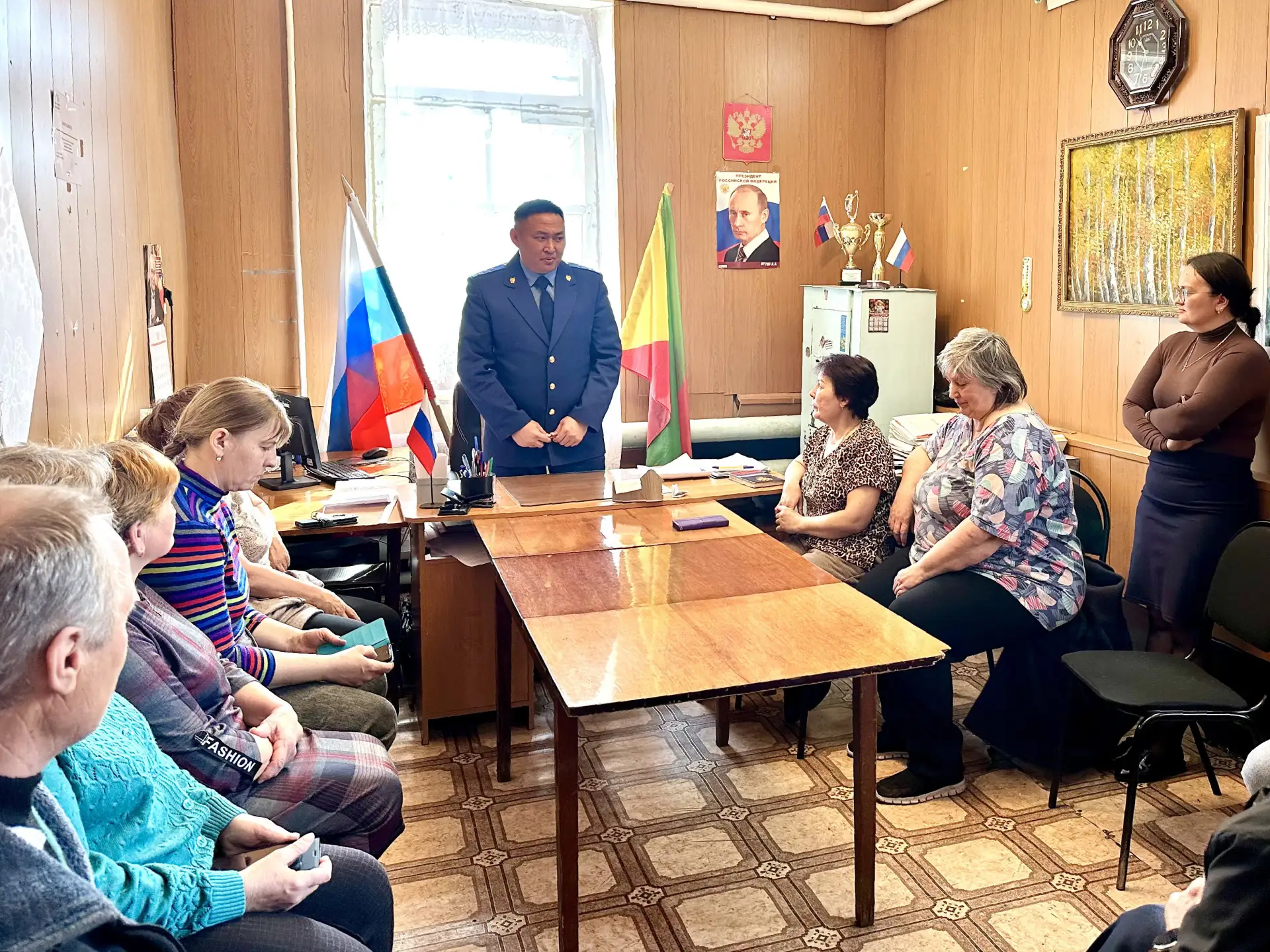 Прокуратура Калганского района провела выездной личный прием жителей приграничного села Бура Прокуратура Калганского района провела выездной личный прием жителей приграничного села Бура