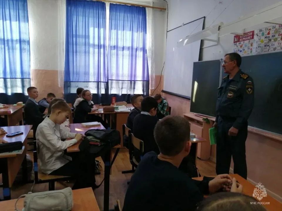 Инспекторы ГИМС обучают юных забайкальцев правилам безопасности на воде в весенний период Инспекторы ГИМС обучают юных забайкальцев правилам безопасности на воде в весенний период