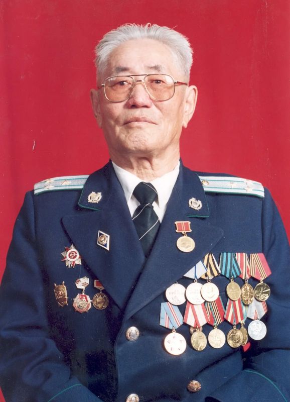 Бальжинимаев Дамби Рабжаевич (12.06.1924 – 19.10.2006), более 15 лет проработал прокурором Приаргунского района
