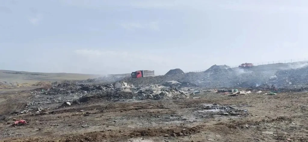 Площадь возгорания на полигоне в Борзе сократилась с 9 до 0,03 гектаров Площадь возгорания на полигоне в Борзе сократилась с 9 до 0,03 гектаров