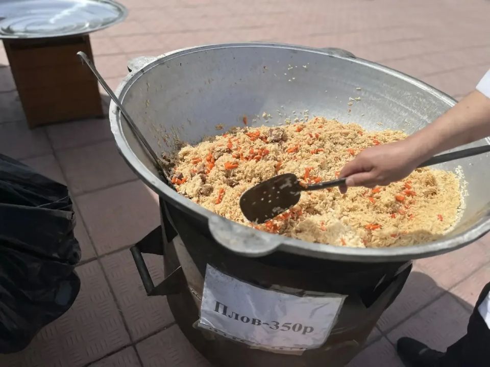 Праздник весны и единства «Сабантуй» проходит сегодня на площади Труда в посёлке Текстильщиков Праздник весны и единства «Сабантуй» проходит сегодня на площади Труда в посёлке Текстильщиков
