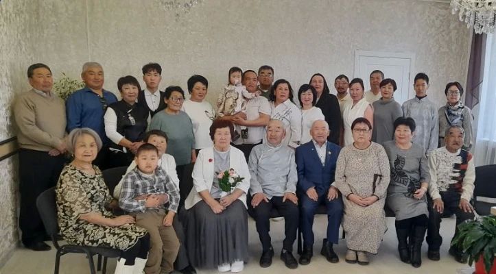 Школьная дружба на всю жизнь: золотой юбилей Баира и Даримы Самбуевых из Таптаная Школьная дружба на всю жизнь: золотой юбилей Баира и Даримы Самбуевых из Таптаная