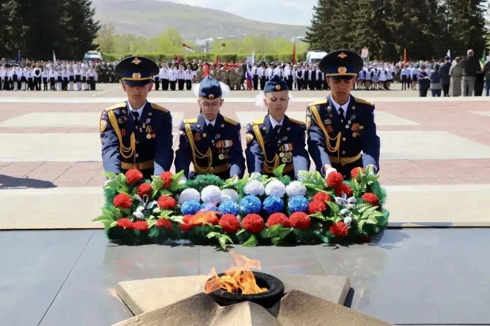 Инна Щеглова: На Мемориале боевой и трудовой славы забайкальцев прошел традиционный Смотр песни и строя Почетных караулов школ краевого центра, а также состоялось закрытие Вахты Памяти в уходящем учебном году Инна Щеглова: На Мемориале боевой и трудовой славы забайкальцев прошел традиционный Смотр песни и строя Почетных караулов школ краевого центра, а также состоялось закрытие Вахты Памяти в уходящем учебном году