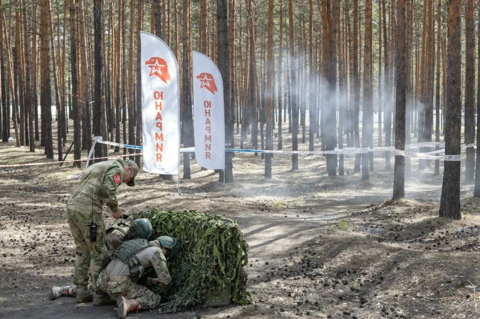 Победители игры «Зарница 2.0» получили награды из рук участника проекта «Герои – Победы Победители игры «Зарница 2.0» получили награды из рук участника проекта «Герои – Победы