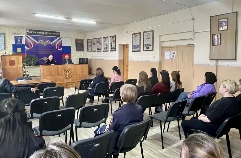 Член Общественного совета при УМВД края Олег Дубинин с рабочим визитом посетил Отдел МВД России по Шилкинскому району Член Общественного совета при УМВД края Олег Дубинин с рабочим визитом посетил Отдел МВД России по Шилкинскому району