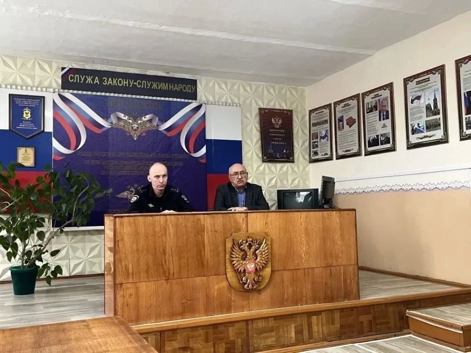 Член Общественного совета при УМВД края Олег Дубинин с рабочим визитом посетил Отдел МВД России по Шилкинскому району Член Общественного совета при УМВД края Олег Дубинин с рабочим визитом посетил Отдел МВД России по Шилкинскому району