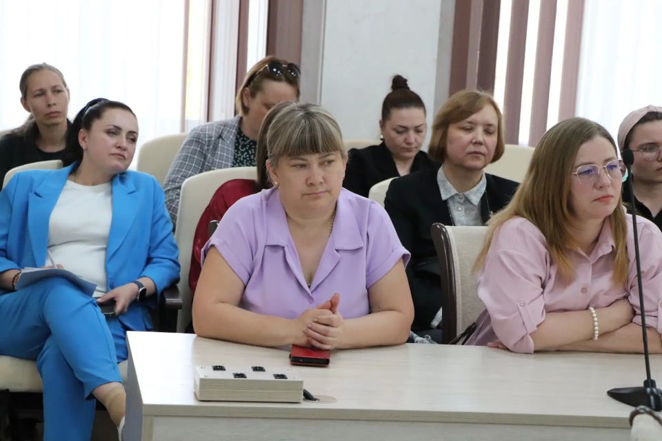 Встреча с министром образования Забайкальского края, участницей предварительного голосования партии «Единая Россия» Мариной Секержитской прошла накануне в администрации краевого центра Встреча с министром образования Забайкальского края, участницей предварительного голосования партии «Единая Россия» Мариной Секержитской прошла накануне в администрации краевого центра