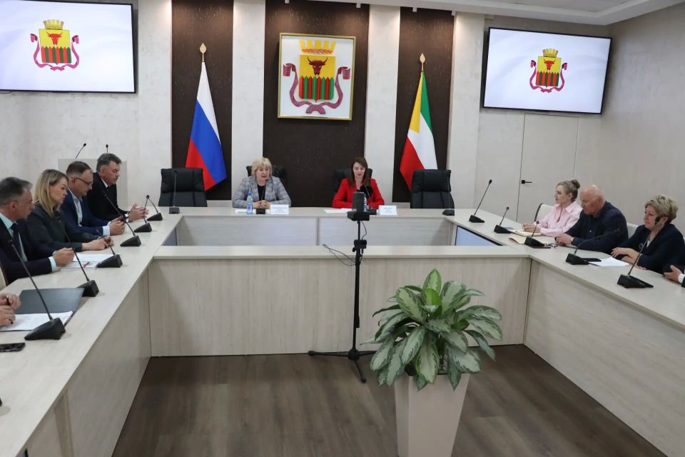 Встреча с министром образования Забайкальского края, участницей предварительного голосования партии «Единая Россия» Мариной Секержитской прошла накануне в администрации краевого центра Встреча с министром образования Забайкальского края, участницей предварительного голосования партии «Единая Россия» Мариной Секержитской прошла накануне в администрации краевого центра