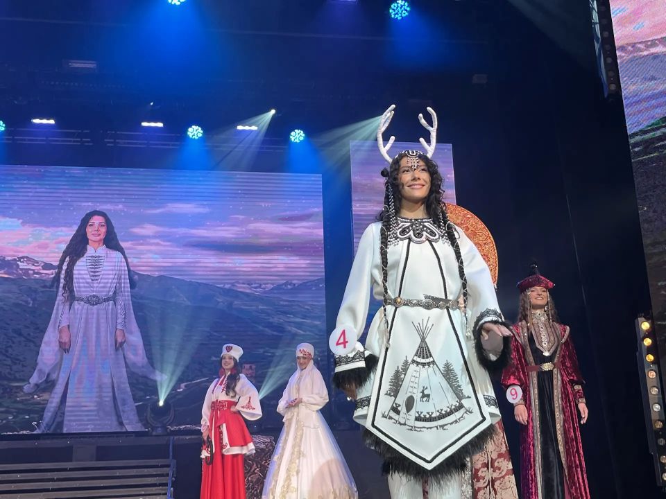 Череду праздничных мероприятий, посвященных празднованию Дня города, традиционно начинает финал конкурса «Мисс Чита» Череду праздничных мероприятий, посвященных празднованию Дня города, традиционно начинает финал конкурса «Мисс Чита»