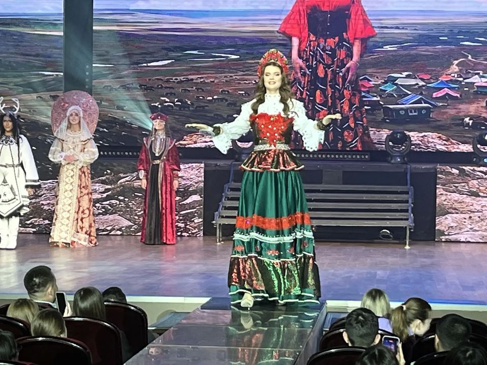 Череду праздничных мероприятий, посвященных празднованию Дня города, традиционно начинает финал конкурса «Мисс Чита» Череду праздничных мероприятий, посвященных празднованию Дня города, традиционно начинает финал конкурса «Мисс Чита»