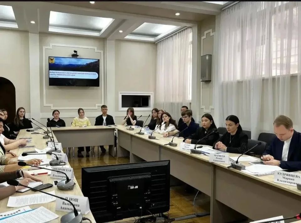 Выпускники проекта «Стажировка в исполнительных органах государственной власти» получили сертификаты об успешном завершении практики Выпускники проекта «Стажировка в исполнительных органах государственной власти» получили сертификаты об успешном завершении практики