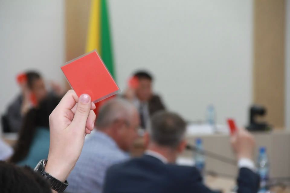 На майской сессии депутаты рассмотрят законопроект о повышении зарплат бюджетникам