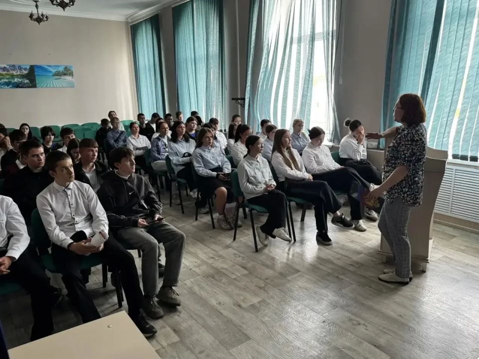 В Шилкинском многопрофильном лицее прошёл классный час на тему «Голос избирателя» В Шилкинском многопрофильном лицее прошёл классный час на тему «Голос избирателя»