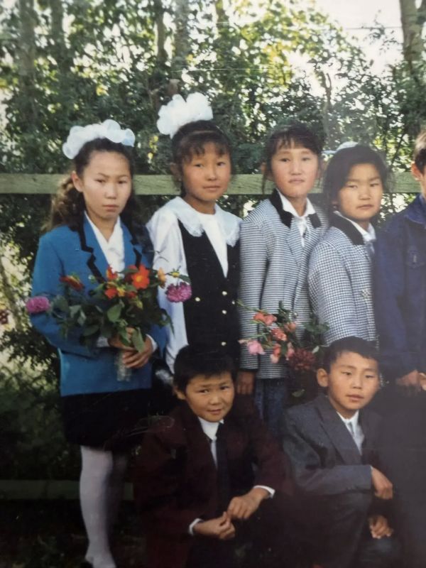 Сегодня, когда на улице так много нарядных выпускников, у всех – ностальгия