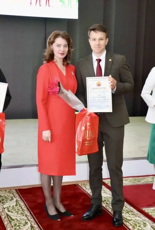 Инна Щеглова: Одним из самых ярких мероприятий, проходящих в рамках празднования Дня рождения нашего города, несомненно, является церемония вручения стипендий Мэра Читы студентам, аспирантам и спортсменам Инна Щеглова: Одним из самых ярких мероприятий, проходящих в рамках празднования Дня рождения нашего города, несомненно, является церемония вручения стипендий Мэра Читы студентам, аспирантам и спортсменам