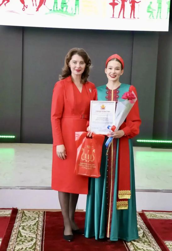 Инна Щеглова: Одним из самых ярких мероприятий, проходящих в рамках празднования Дня рождения нашего города, несомненно, является церемония вручения стипендий Мэра Читы студентам, аспирантам и спортсменам Инна Щеглова: Одним из самых ярких мероприятий, проходящих в рамках празднования Дня рождения нашего города, несомненно, является церемония вручения стипендий Мэра Читы студентам, аспирантам и спортсменам