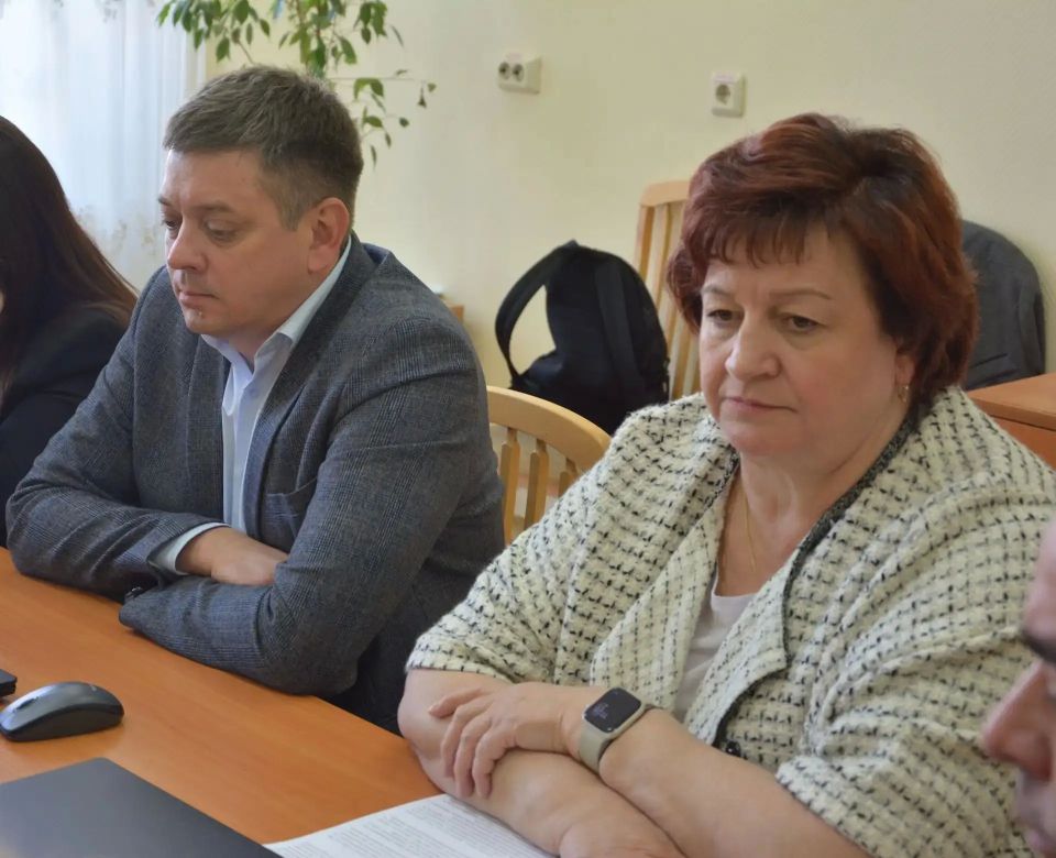 Сегодня, 27 мая, состоялось совместное заседание двух профильных комитетов Думы Читы, возглавляемых Яной Конопасевич и Никитой Ждановым Сегодня, 27 мая, состоялось совместное заседание двух профильных комитетов Думы Читы, возглавляемых Яной Конопасевич и Никитой Ждановым