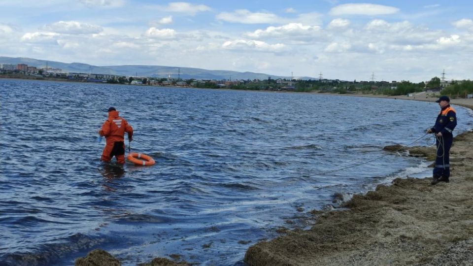 Сотрудники поисково-спасательной службы ГУ "Забайкалпожспас" проводят подготовку нештатных спасателей на воде из муниципальных и городских округов Забайкальского края Сотрудники поисково-спасательной службы ГУ "Забайкалпожспас" проводят подготовку нештатных спасателей на воде из муниципальных и городских округов Забайкальского края