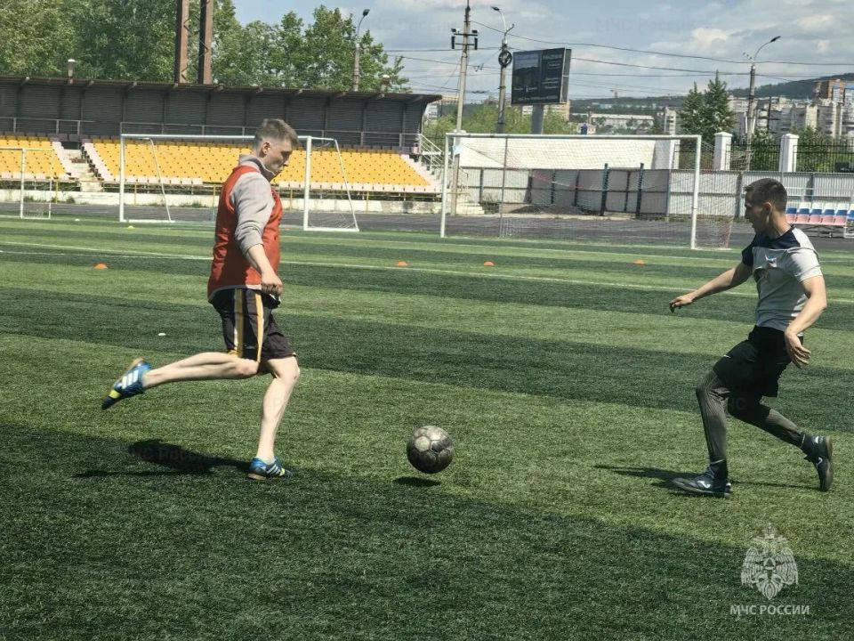В Чите прошёл турнир по мини-футболу среди подразделений МЧС Забайкалья В Чите прошёл турнир по мини-футболу среди подразделений МЧС Забайкалья
