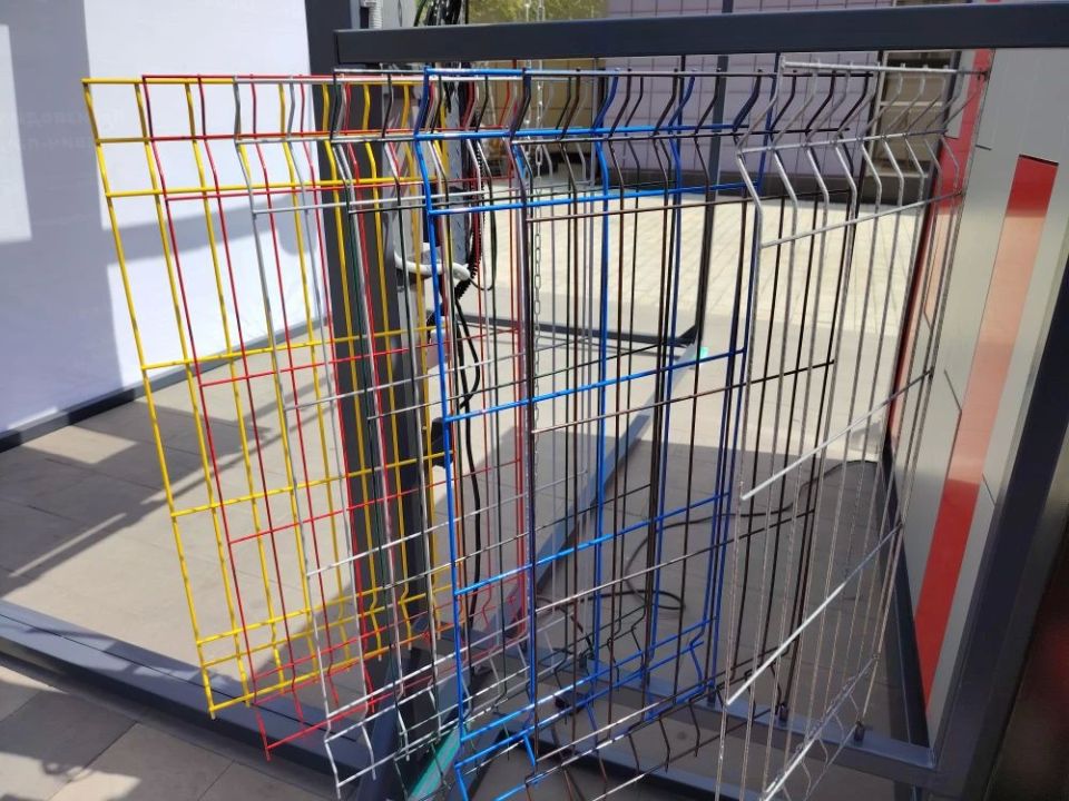 На Театральной площади в Чите представлена продукция Читинского завода «СП-профиль» по производству трехслойных сендвич-панелей, модульных зданий, блок-контейнеров На Театральной площади в Чите представлена продукция Читинского завода «СП-профиль» по производству трехслойных сендвич-панелей, модульных зданий, блок-контейнеров