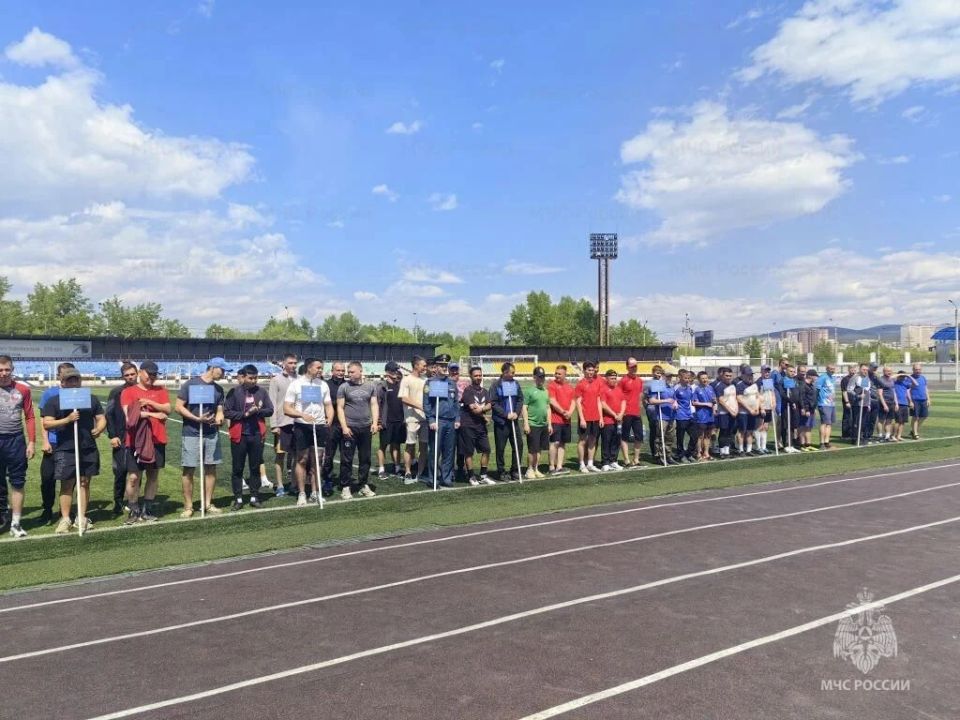 В Чите прошёл турнир по мини-футболу среди подразделений МЧС Забайкалья В Чите прошёл турнир по мини-футболу среди подразделений МЧС Забайкалья