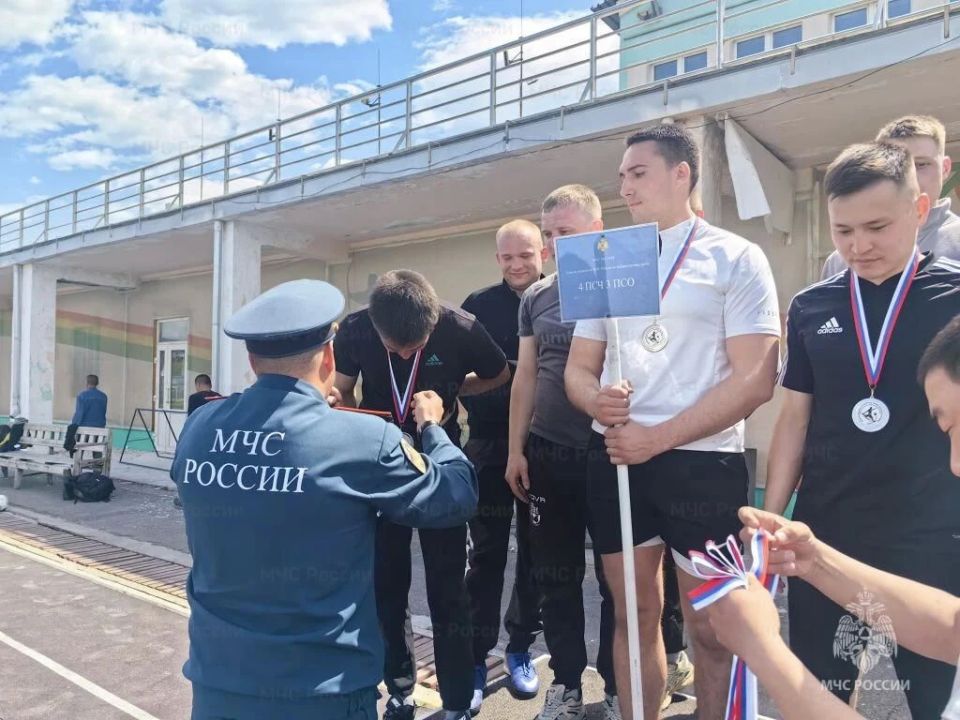 В Чите прошёл турнир по мини-футболу среди подразделений МЧС Забайкалья В Чите прошёл турнир по мини-футболу среди подразделений МЧС Забайкалья