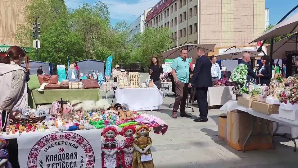 Такие буузы и пельмешки сегодня ходят по театральной площади Читы