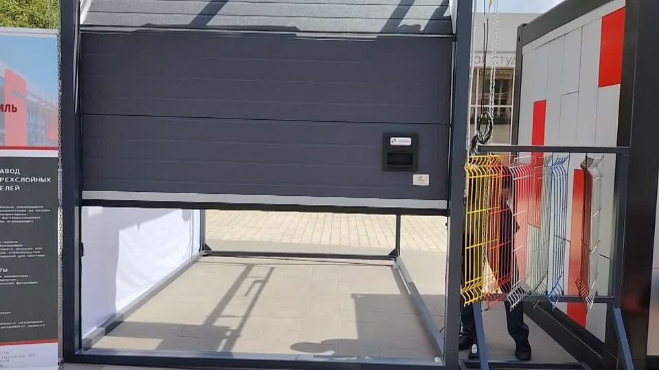 На Театральной площади в Чите представлена продукция Читинского завода «СП-профиль» по производству трехслойных сендвич-панелей, модульных зданий, блок-контейнеров