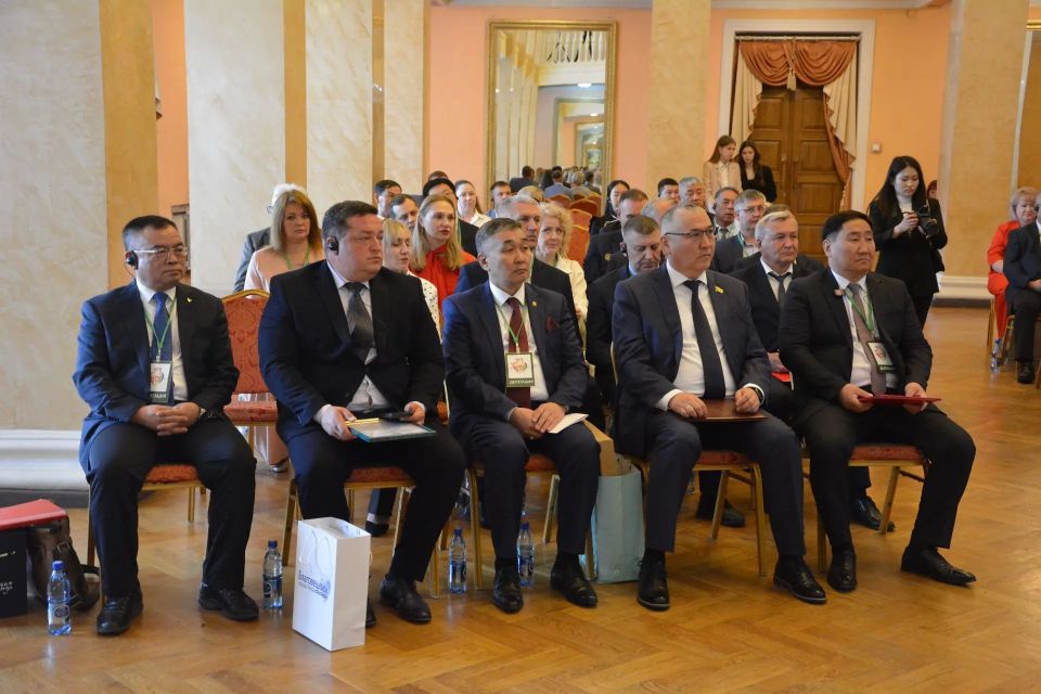 Поздравления звучат на нескольких языках: в Чите прошёл торжественный приём иностранных и российских делегаций в честь Дня города Поздравления звучат на нескольких языках: в Чите прошёл торжественный приём иностранных и российских делегаций в честь Дня города