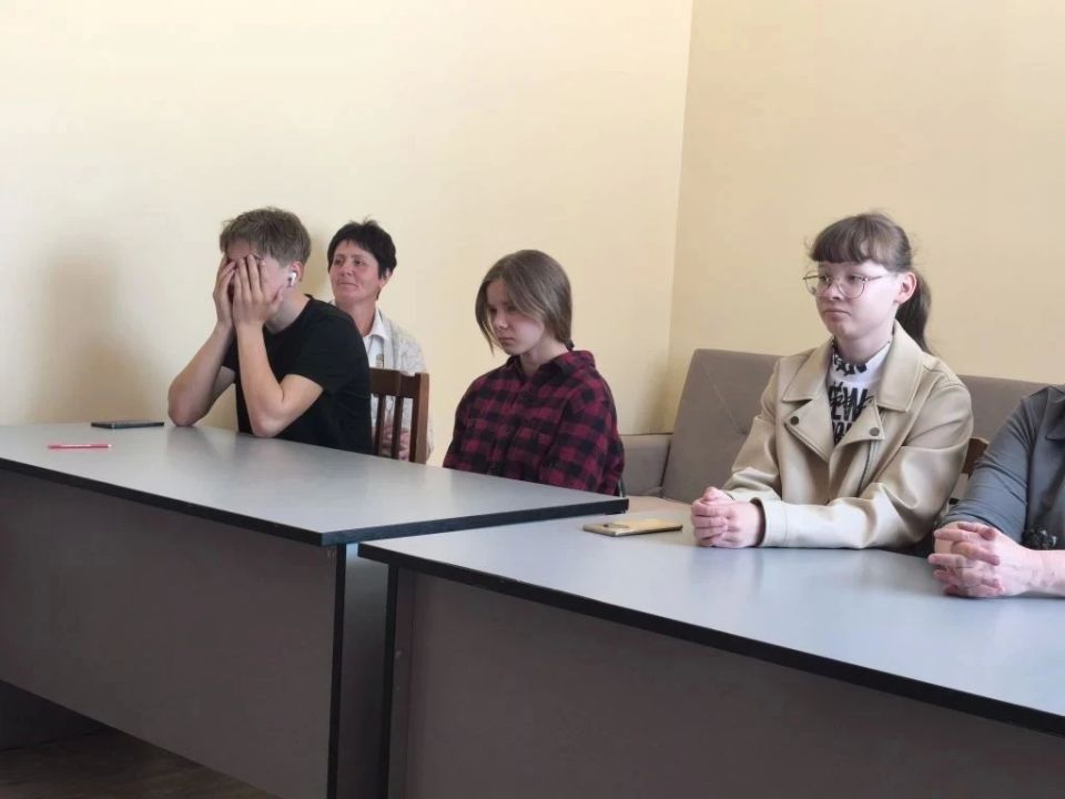 В родительском клубе «СемьЯ» на базе Красночикойского социально-реабилитационного центра для несовершеннолетних «Черёмушки» состоялось заседание, посвящённое теме «Употребление психоактивных веществ несовершеннолетними» В родительском клубе «СемьЯ» на базе Красночикойского социально-реабилитационного центра для несовершеннолетних «Черёмушки» состоялось заседание, посвящённое теме «Употребление психоактивных веществ несовершеннолетними»
