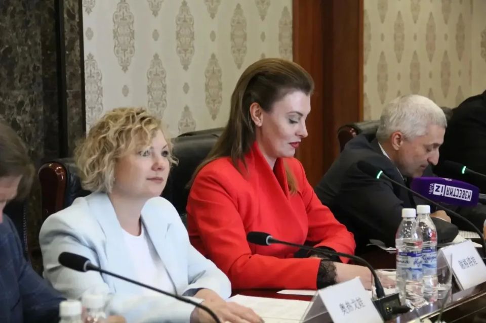 Инна Щеглова: Сегодня прошли переговоры с заместителем Мэра города Цицикар провинции Хэйлунцзян КНР Цзя Синьюань по вопросам торгово-экономического сотрудничества Инна Щеглова: Сегодня прошли переговоры с заместителем Мэра города Цицикар провинции Хэйлунцзян КНР Цзя Синьюань по вопросам торгово-экономического сотрудничества