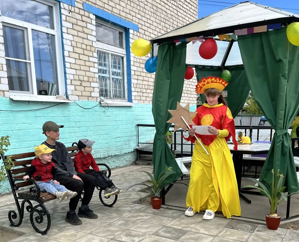 В Сретенском социально-реабилитационном центре для несовершеннолетних имени С.Г. Киргизова состоялся праздник «Пусть лето звонкое смеется!», посвящённый Международному дню защиты детей и началу летних каникул В Сретенском социально-реабилитационном центре для несовершеннолетних имени С.Г. Киргизова состоялся праздник «Пусть лето звонкое смеется!», посвящённый Международному дню защиты детей и началу летних каникул