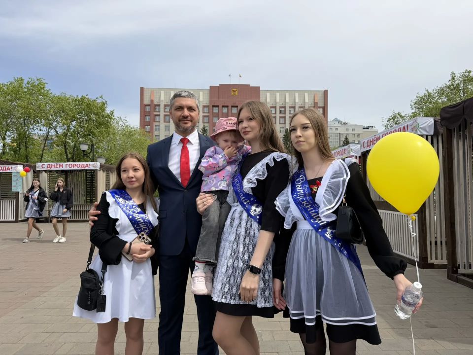 Александр Осипов: Дорогие наши ребята!. Поздравляю вас с Международным днём защиты детей Александр Осипов: Дорогие наши ребята!. Поздравляю вас с Международным днём защиты детей