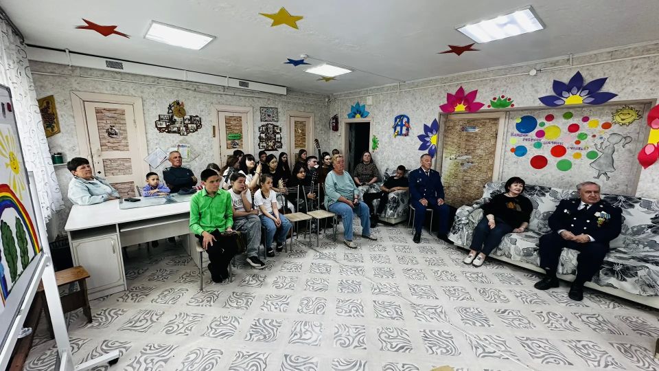 Прокуратура Забайкалья и ветеранская организация поздравила с Международным днем защиты детей подшефный детский центр в Улетах Прокуратура Забайкалья и ветеранская организация поздравила с Международным днем защиты детей подшефный детский центр в Улетах