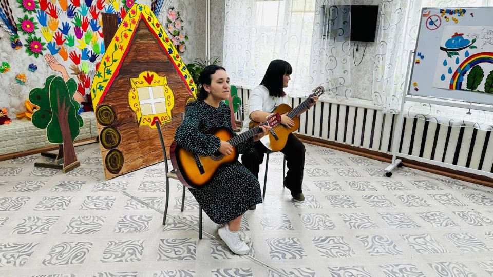 Прокуратура Забайкалья и ветеранская организация поздравили с Международным днем защиты детей подшефный детский центр в Улетах Прокуратура Забайкалья и ветеранская организация поздравили с Международным днем защиты детей подшефный детский центр в Улетах