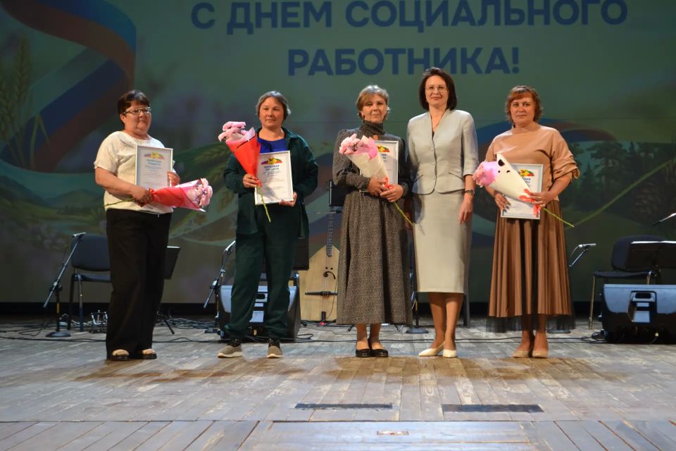 Приказом Министерства социальной и демографической политики Забайкальского края за добросовестный труд и профессионализм награждены сотрудники учреждений социального обслуживания Приказом Министерства социальной и демографической политики Забайкальского края за добросовестный труд и профессионализм награждены сотрудники учреждений социального обслуживания