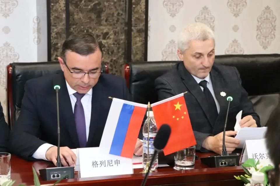 Официальная делегация Правительства китайского города Фуюань, расположенного в провинции Хэйлунцзян на берегу Амура неподалеку от Хабаровска, посетила на минувшей неделе с рабочим визитом забайкальскую столицу Официальная делегация Правительства китайского города Фуюань, расположенного в провинции Хэйлунцзян на берегу Амура неподалеку от Хабаровска, посетила на минувшей неделе с рабочим визитом забайкальскую столицу